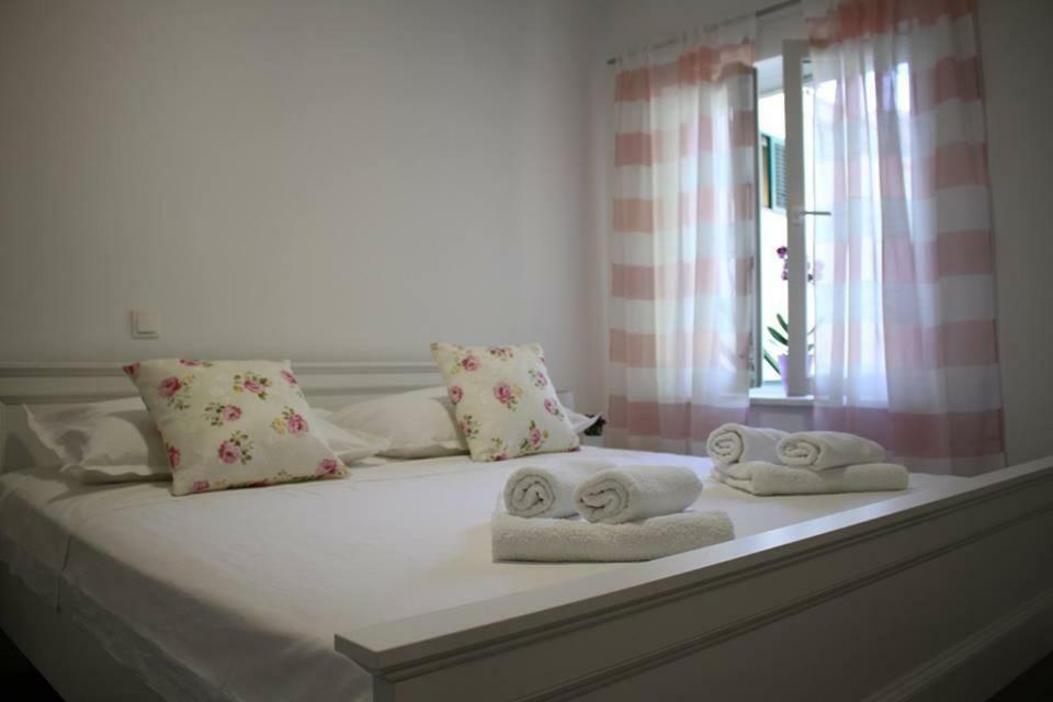 Apartments Holiday Baška Voda Exterior foto
